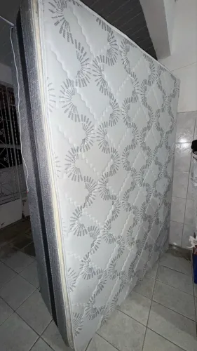 Cama de casal seminova 