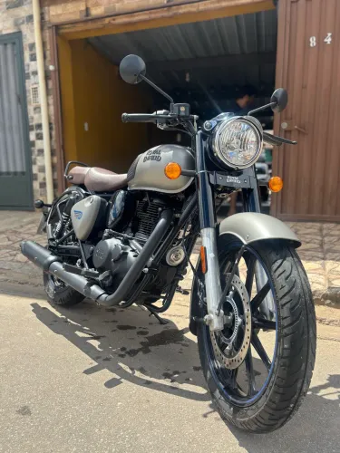 Royal Enfield Classic 350 Dark