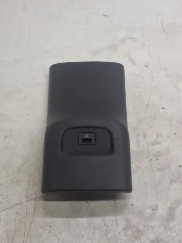 Moldura Conector Usb Nissan Kicks 2023/24