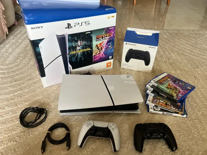 PlayStation 5 na caixa + 2 controles e 5 jogos