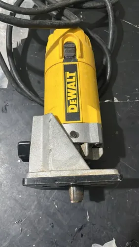 Tupia / Rebaixadora Compacta DeWalt D26670-B2 - 645W - 220V