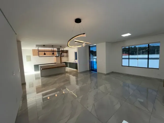 Casa para locaA§A£o, com 04 quartos, sendo 03 deles suAte Bairro BraAºnas.