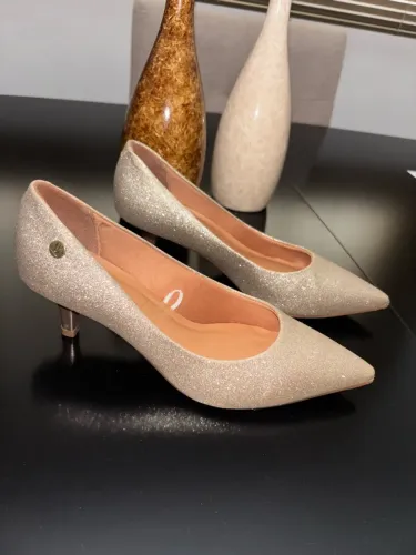 Scarpim Vizzano dourado brilhante