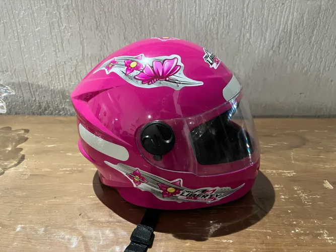 Capacete Infantil Liberty - Tamanho 54, impecável e com etiquetas!