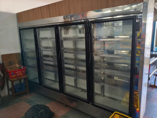1 auto serviço 2 ilhas e um amaciador de carnes