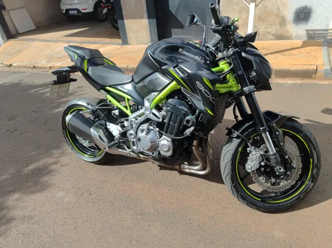 Z900 . Baixo km. Manual e chave reserva.
