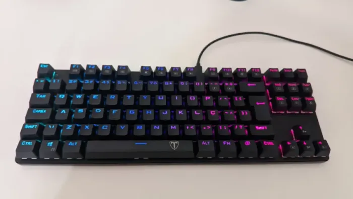 Teclado Mecânico Gamer T-Dagger Bora, RGB, Switch Outemu Brown, PT, Preto - T-TGK315-BROWN