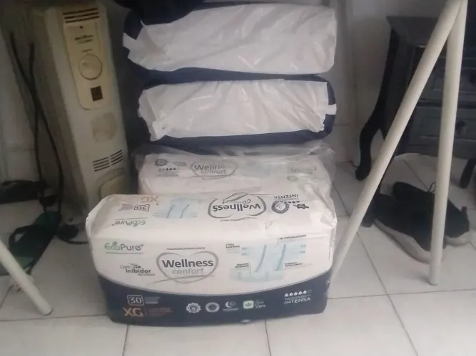 Tenho 8 pacotes de fraldas geriatricas