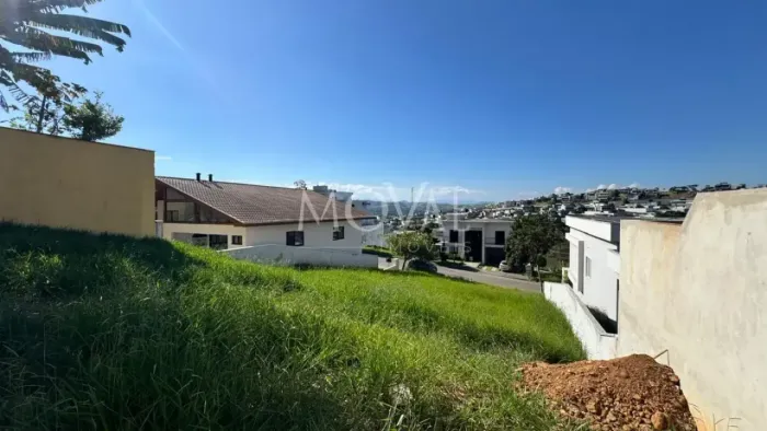 Terreno Declive 450 metros Condomínio Mônaco Urbanova