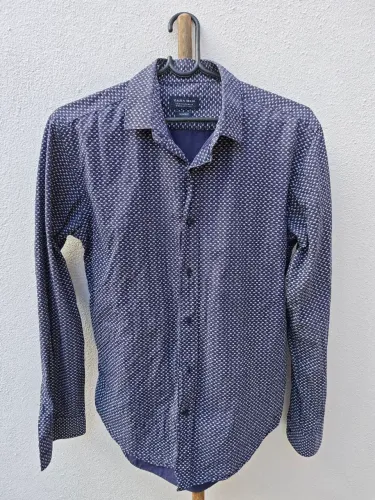 Camisa social da ZARA Azul marinho com estampa de cachorro - M - Usada (Falta 1 botão)