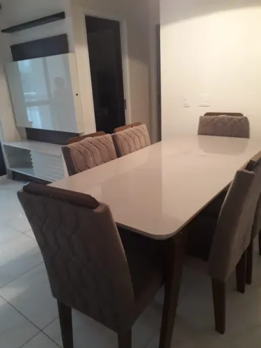 Conjunto de sala de jantar 6 cadeiras e um buffet da Mobily