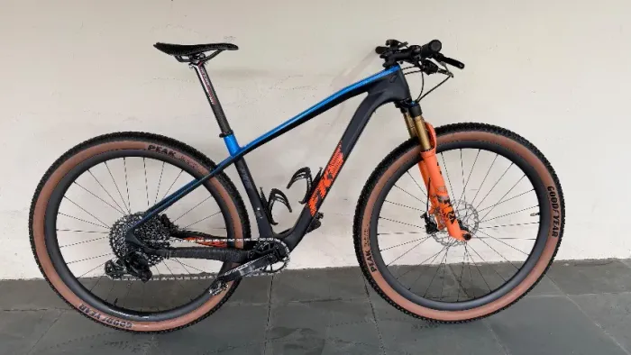 Bicicleta FKS Factory Carbon