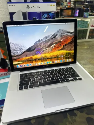 MacBook Apple Pro Core i7