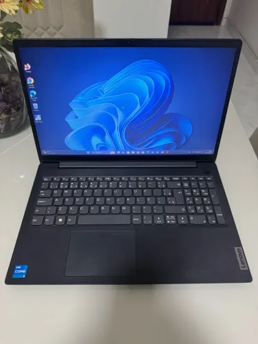 Notebook Lenovo i5 12* geração 8 gigas SSD 256gb semi novo.