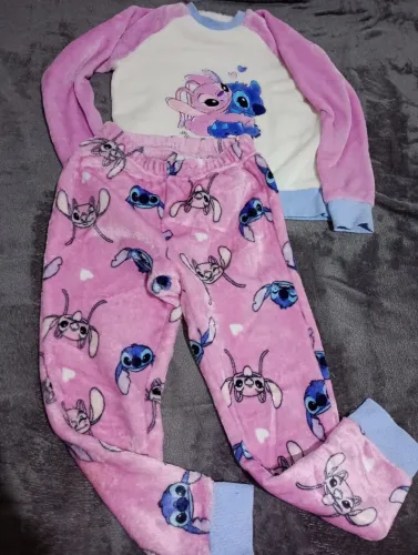 Vendo pijama do Stitch tamanho 7-8 100% poliéster