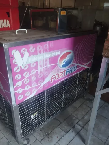 Vendo, máquina de picolé fortfrio 6 formas, em perfeito estado!