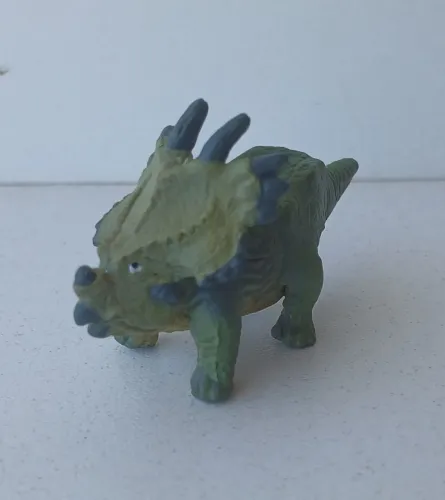 BONECA MINI MINIATURA DISNEY DINOSSAURO FILME ANOS 2000 TRICERATOPS EEMA NAIR BELLO