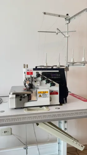 Máquina de Costura ponto cadeia