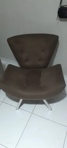 Duas cadeiras de estar em ótimo estado na cor chocolate 