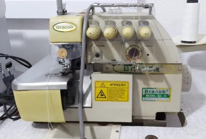 Máquina de Costura Overlock Bracob (Completa)