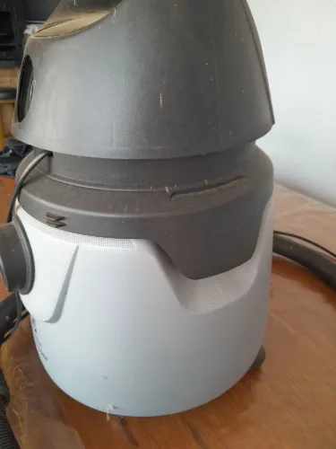 Vendo  um aspirador de pó, Electrolux  bem conservado  valor 200 reais