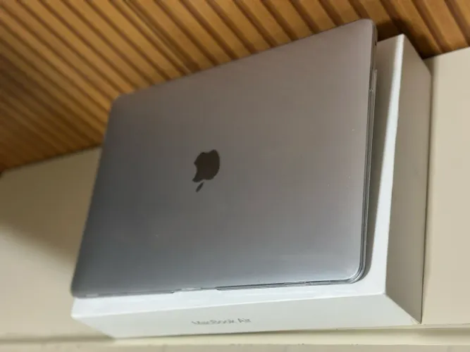 MacBook Air 13 Intel core i5 8GB + Caixa e Acessórios