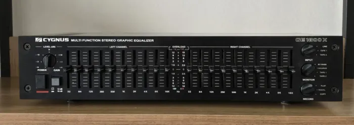 Equalizador Cygnus GE-1800X - Painel e Serigrafia Novos