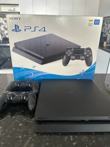 Vendo PS4 slim 1TB