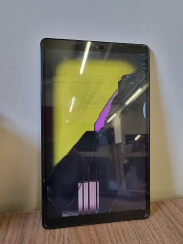 Tablet Samsung Galaxy T510 com Tela Quebrada para Retirada de Peças