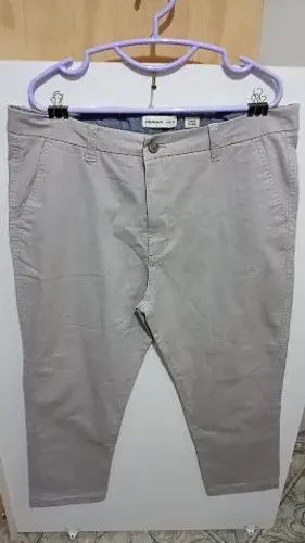 Calça dê sarja masculina cinza Hering tamanho 48.
