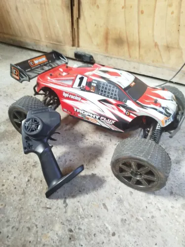 Automodelo HPI Trophy Trugy flux 1/8