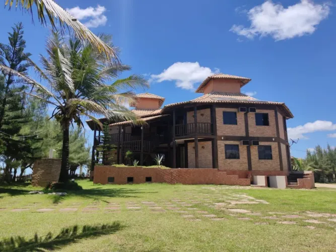 Vendo Pousada em frente ao mar de Mucuri na Bahia