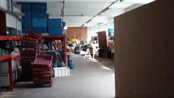Predio/Galpão Comercial para Venda e Locação, 8 vagas de garagem, 1000 m²