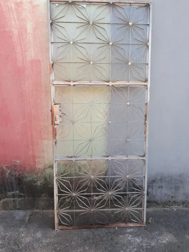 Porta de ferro