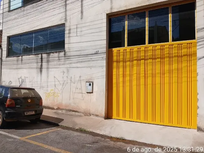 ALUGO LOJA/GALPÃO 352 M2 CENTRO-PÉ DIREITO 4 MT-2 BANHEIRO-GARAGE-R Marcelino Corradi, 157