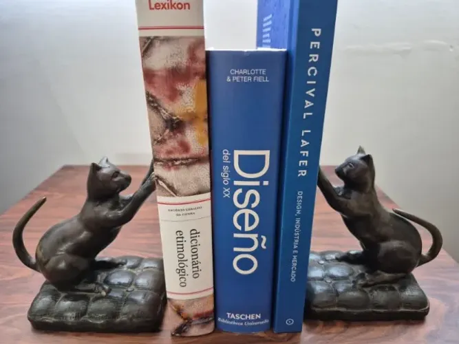 Serre LIvres em bronze, 13 cm de altura, europeu