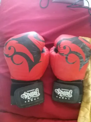 Desapego Luvas de box vermelho tamanho médio