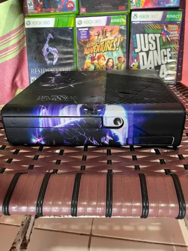 Vendo xbox 360 com 12 jogos original