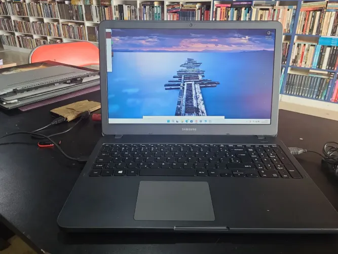 Notebook samsung i3 de 7* geração 8gb ram ssd m2mve de 256gb tela de 15.6