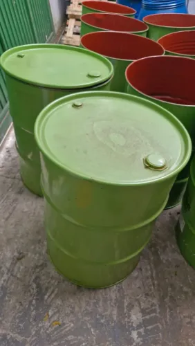 Tambor / tonel / barril de ferro 200 litros usados com tampa 