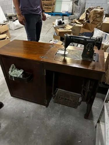 Maquina de costurar antiga (relíquia)