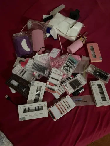 Vende-se material de cílios