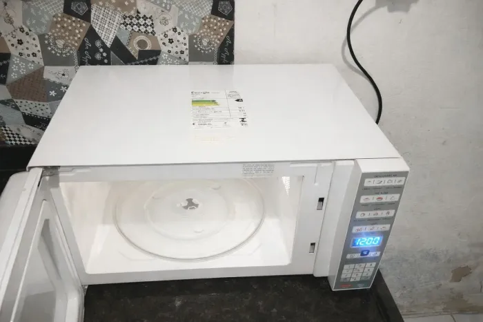 Microondas Electrolux 32 litros ótimo funcionamento 220 volts