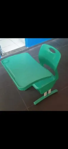Cadeira escolar em polipropileno juvenil