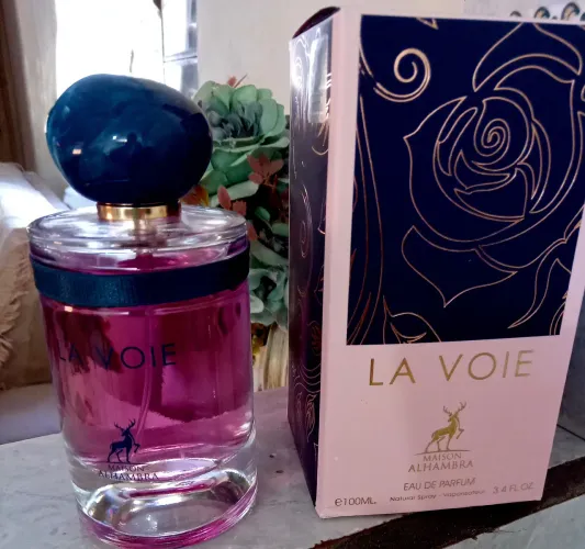 Vendo perfume árabe original feminino,detalhe ganhei 2 iguais.