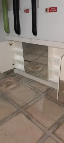 Armário pra banheiro com espelho e duas portas