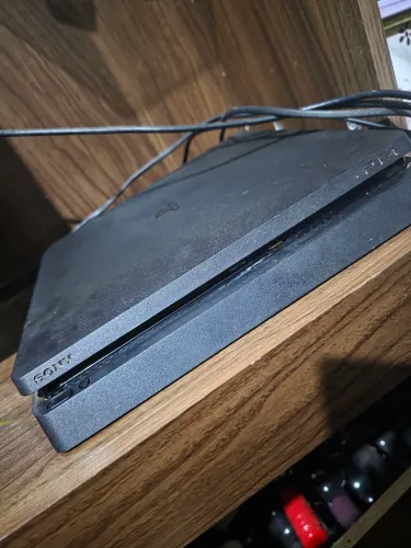 PS4 500GB + 2 CONTROLES + 4 JOGOS, Ler descrição