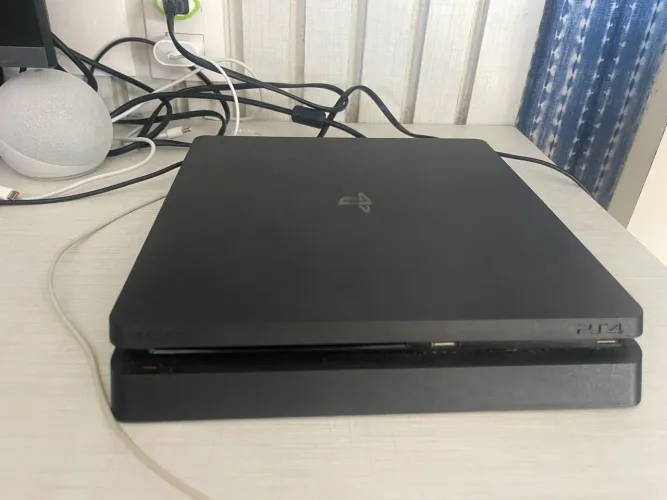 Ps4 usado em ótimas condições com jogos e com dois controles 