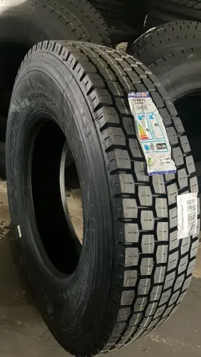 Pneus novos para caminhão e Mercedinha