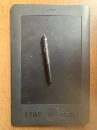 Mesa digitalizadora Wacom Intuos Pro Medium Touch - Semi Nova | Completa